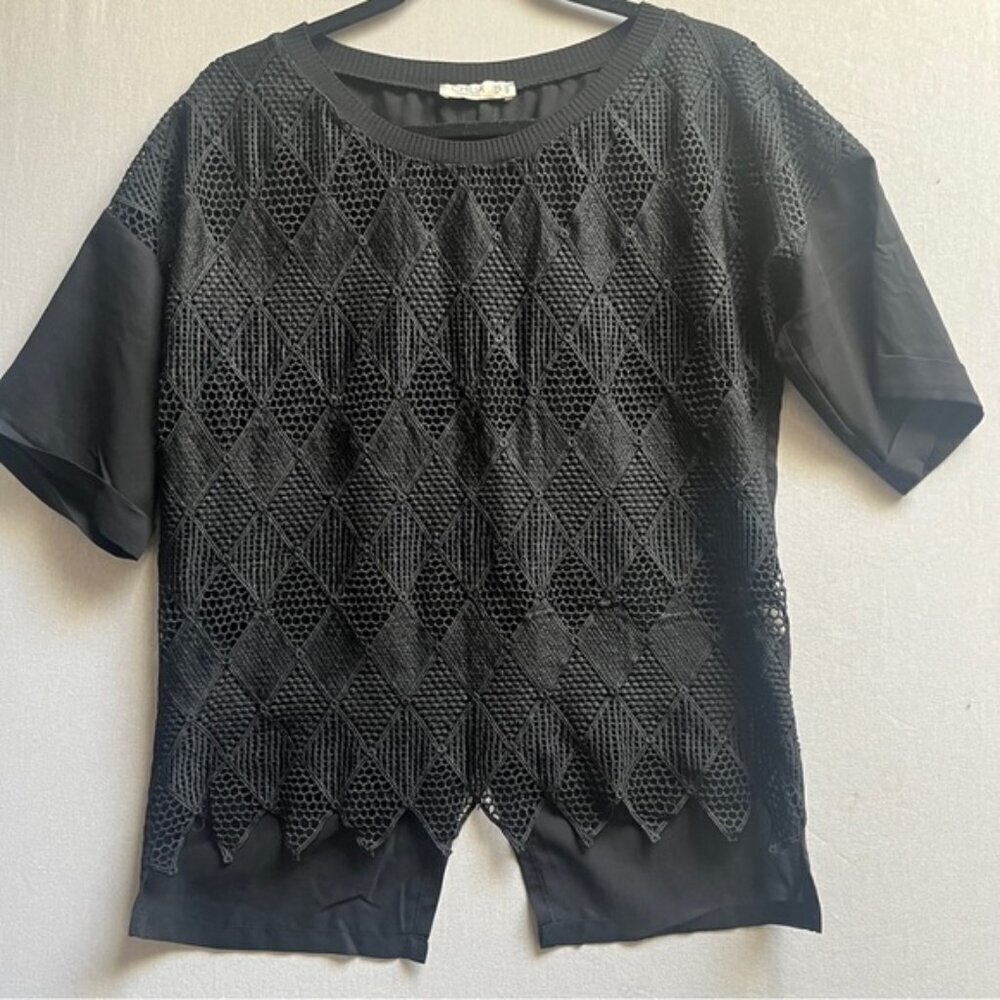 Chilia Black Lace Embroidered Front Short Sleeve Shirt Sz M